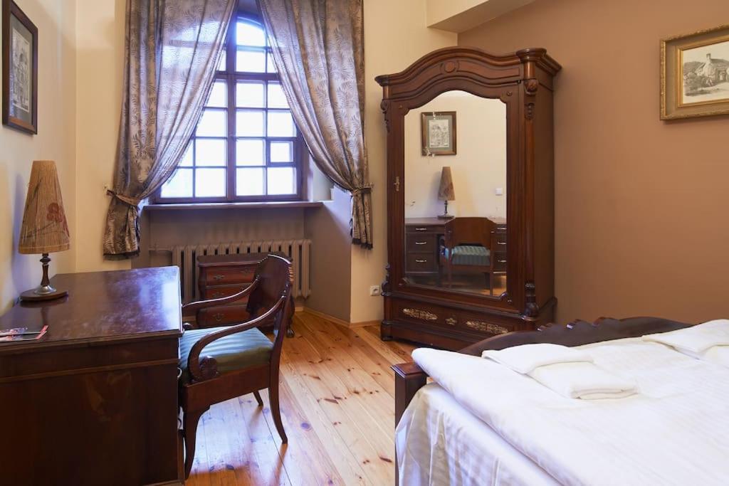 Cozy Apartment In Gothic Style House In The Heart Of The Old Town VNO Exterior photo